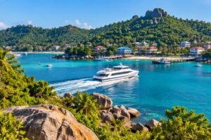 Original illustration of a passenger ferry approaching a green Koh Tao-inspired coastline.
